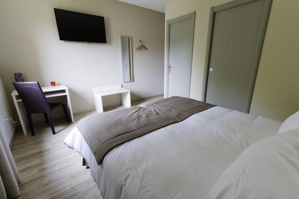 Hotel Les Petits Oreillers Saint-Martin-d'Ardeche Room photo